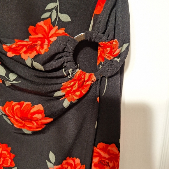 Beautiful dress - Picture 3 of 4